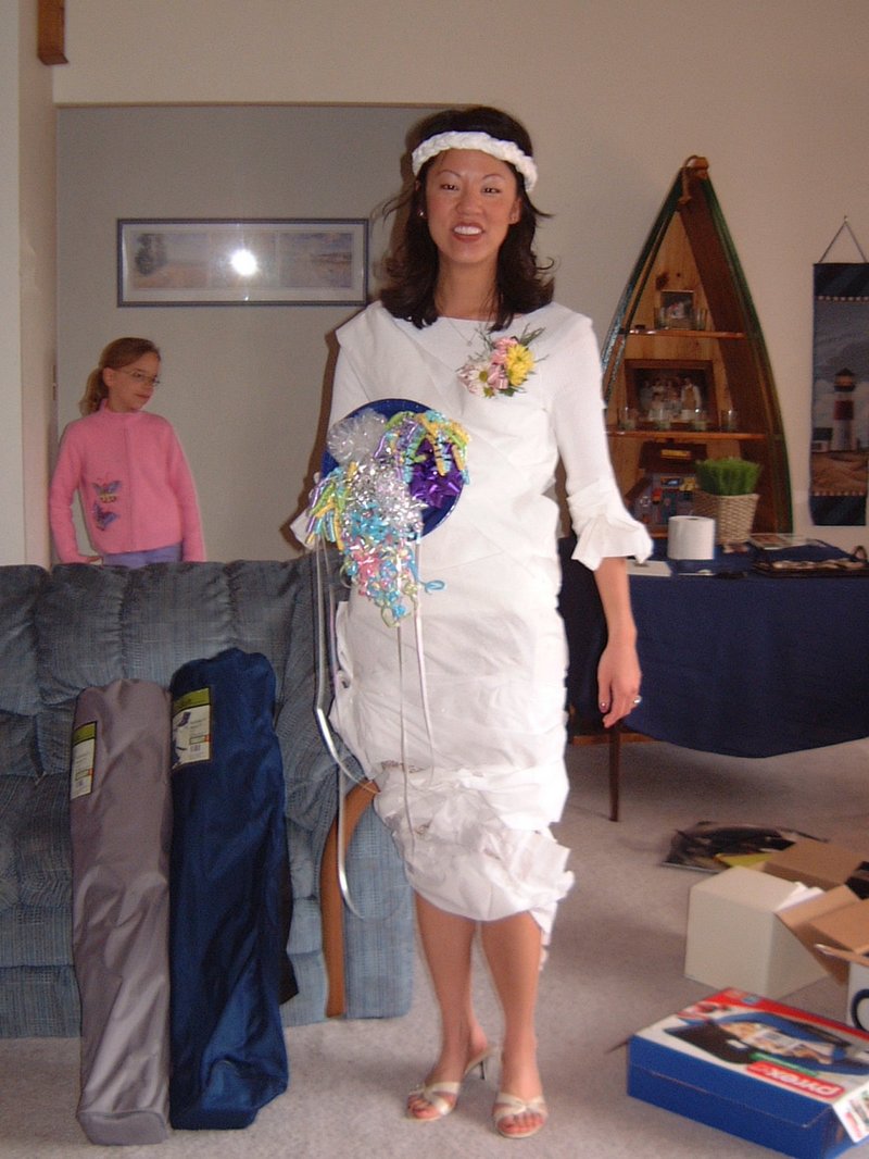 2004/05(May)/02(Jaymee-Shower)/800x600_2004-05-01 17-43-29.JPG
